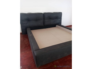 Lit double Matelas Commode