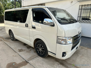 TOYOTA HIACE 18 PLACES VENDRE