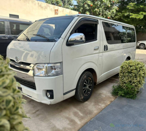 toyota-hiace-18-places-vendre-big-1