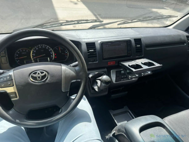 toyota-hiace-18-places-vendre-big-4