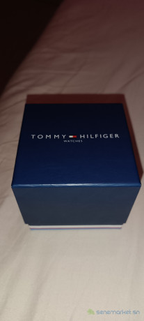 montre-tommy-hilfiger-gold-water-proof-big-0