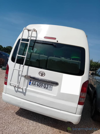 location-de-mini-bus-toyota-hiace-big-3