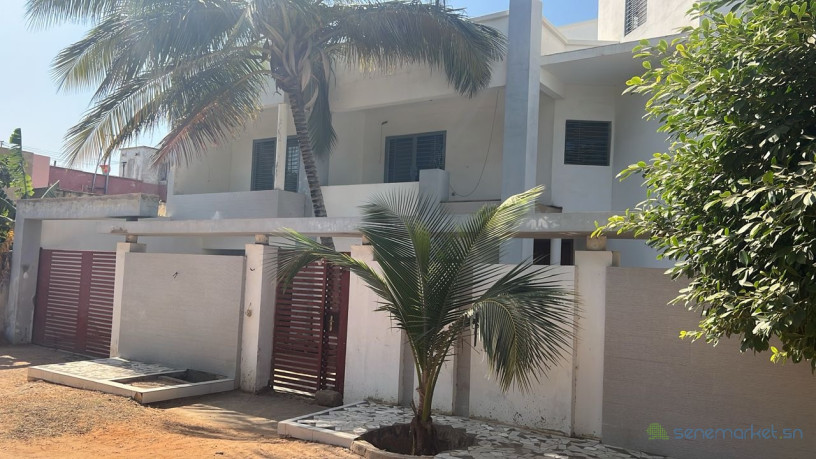 villa-de-1300-metres-carres-a-vendre-a-grand-mbour-big-0