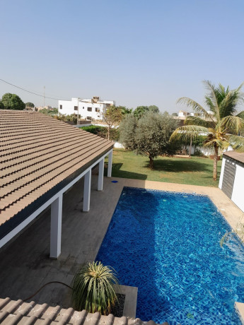 villa-meublee-de-1000-metres-carres-a-vendre-a-saly-senegal-big-2