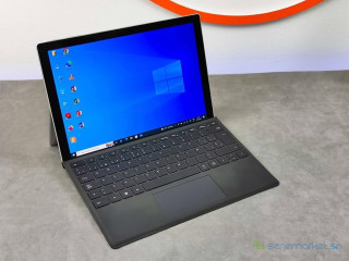 Microsoft Surface Pro 4 Core i7.