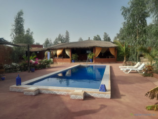 A vendre à popenguine sèrère une charmante villa atypique de 3 pièces avec piscine sur un terrain de 1200m2