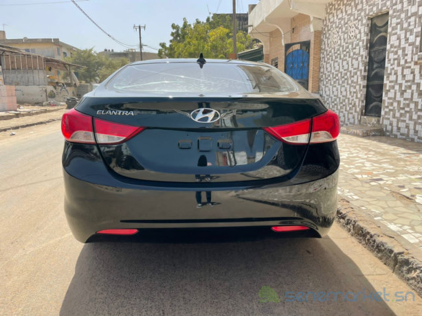 hyundai-elantra-2013-automatic-essence-big-4